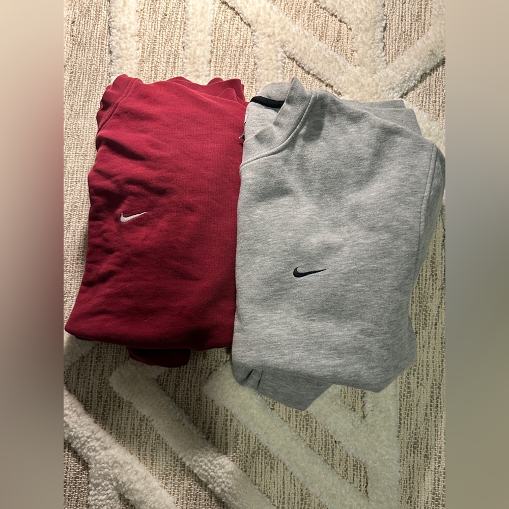 bundle of 2 nike crewnecks!